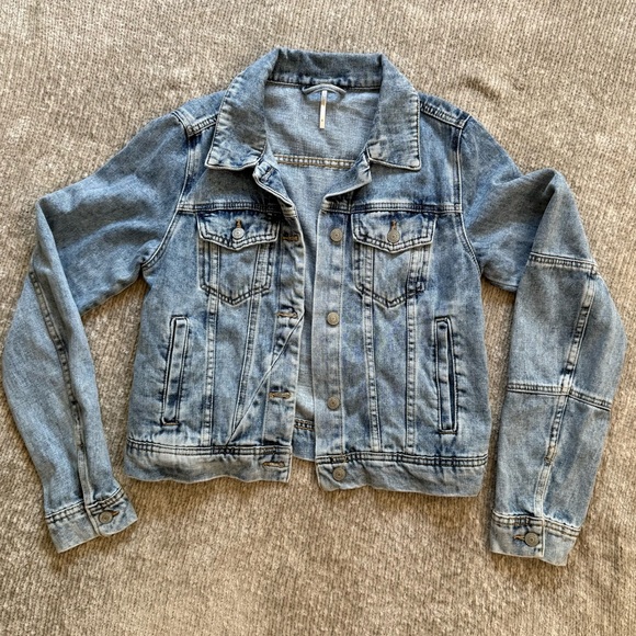 Free People Distressed Denim Jacket Women’s Small Light Wash Button Front - Picture 1 of 8